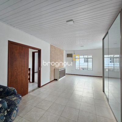 Casa com 400m², 4 quartos (sendo 2 suítes), 3 garagens, no bairro Jardim Janaína em Biguaçu