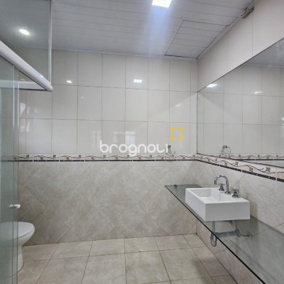 Casa com 400m², 4 quartos (sendo 2 suítes), 3 garagens, no bairro Jardim Janaína em Biguaçu