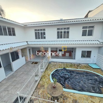 Casa com 400m², 4 quartos (sendo 2 suítes), 3 garagens, no bairro Jardim Janaína em Biguaçu