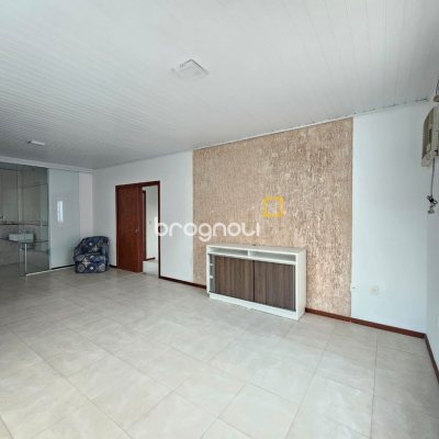 Casa com 400m², 4 quartos (sendo 2 suítes), 3 garagens, no bairro Jardim Janaína em Biguaçu