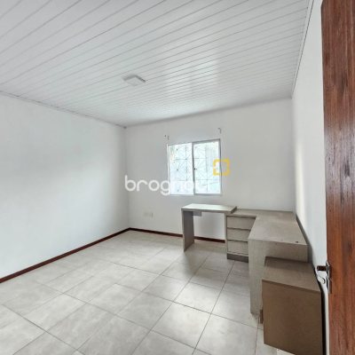 Casa com 400m², 4 quartos (sendo 2 suítes), 3 garagens, no bairro Jardim Janaína em Biguaçu