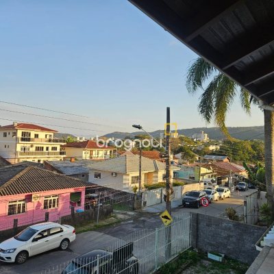 Casa com 400m², 4 quartos (sendo 2 suítes), 3 garagens, no bairro Jardim Janaína em Biguaçu