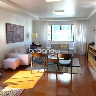 Apartamento com 170m², 3 quartos (sendo 1 suíte), 2 garagens, no bairro Centro em Florianópolis