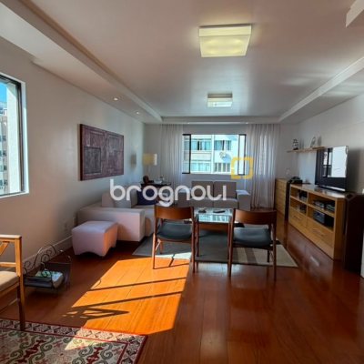 Apartamento com 170m², 3 quartos (sendo 1 suíte), 2 garagens, no bairro Centro em Florianópolis