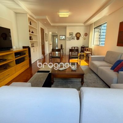Apartamento com 170m², 3 quartos (sendo 1 suíte), 2 garagens, no bairro Centro em Florianópolis