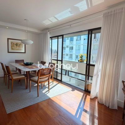 Apartamento com 170m², 3 quartos (sendo 1 suíte), 2 garagens, no bairro Centro em Florianópolis