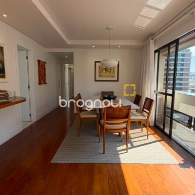Apartamento com 170m², 3 quartos (sendo 1 suíte), 2 garagens, no bairro Centro em Florianópolis