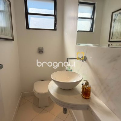 Apartamento com 170m², 3 quartos (sendo 1 suíte), 2 garagens, no bairro Centro em Florianópolis