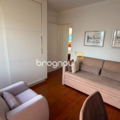 Apartamento com 170m², 3 quartos (sendo 1 suíte), 2 garagens, no bairro Centro em Florianópolis