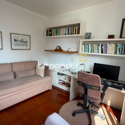 Apartamento com 170m², 3 quartos (sendo 1 suíte), 2 garagens, no bairro Centro em Florianópolis