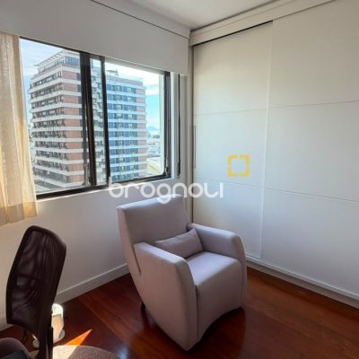 Apartamento com 170m², 3 quartos (sendo 1 suíte), 2 garagens, no bairro Centro em Florianópolis