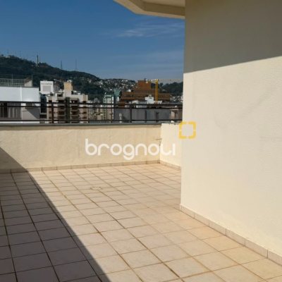 Apartamento com 170m², 3 quartos (sendo 1 suíte), 2 garagens, no bairro Centro em Florianópolis