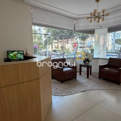 Apartamento com 170m², 3 quartos (sendo 1 suíte), 2 garagens, no bairro Centro em Florianópolis