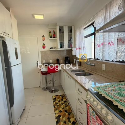 Apartamento com 170m², 3 quartos (sendo 1 suíte), 2 garagens, no bairro Centro em Florianópolis