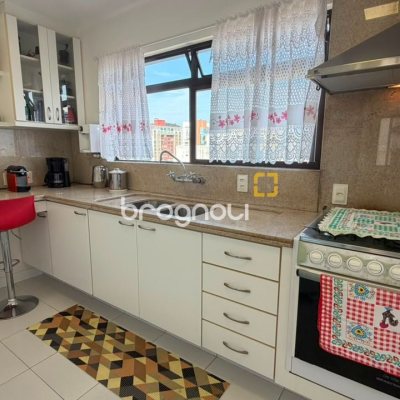 Apartamento com 170m², 3 quartos (sendo 1 suíte), 2 garagens, no bairro Centro em Florianópolis