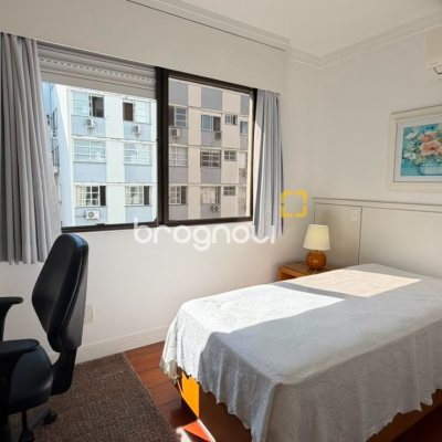 Apartamento com 170m², 3 quartos (sendo 1 suíte), 2 garagens, no bairro Centro em Florianópolis