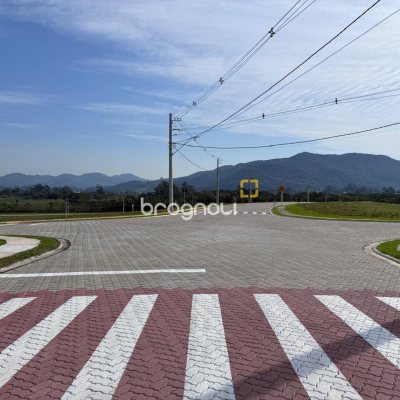 Terreno com 849m², no bairro Vila Santana em Santo Amaro da Imperatriz
