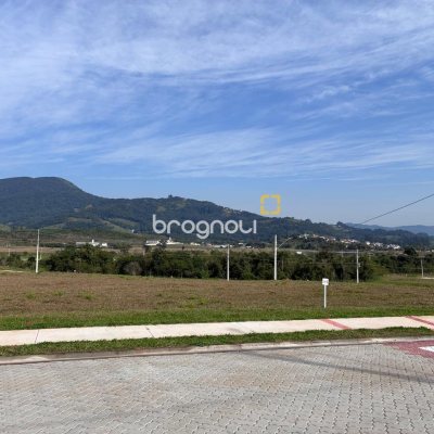 Terreno com 849m², no bairro Vila Santana em Santo Amaro da Imperatriz