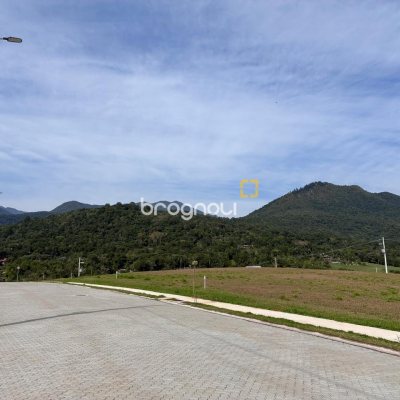 Terreno com 849m², no bairro Vila Santana em Santo Amaro da Imperatriz