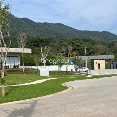 Terreno com 849m², no bairro Vila Santana em Santo Amaro da Imperatriz