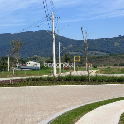 Terreno com 849m², no bairro Vila Santana em Santo Amaro da Imperatriz