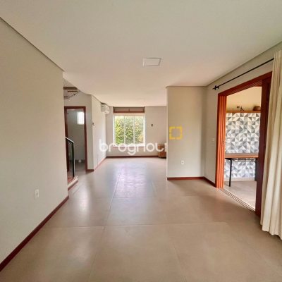 Casa com 155m², 3 quartos (sendo 1 suíte), 2 garagens, no bairro Rio Tavares em Florianópolis