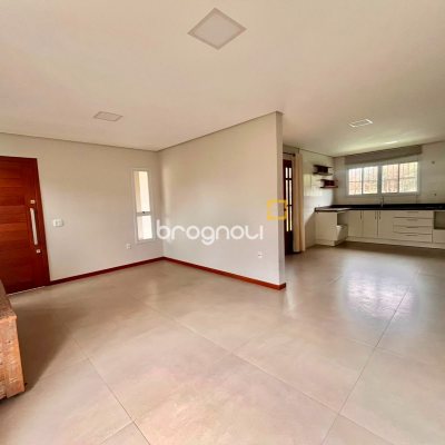 Casa com 155m², 3 quartos (sendo 1 suíte), 2 garagens, no bairro Rio Tavares em Florianópolis
