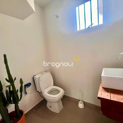 Casa com 155m², 3 quartos (sendo 1 suíte), 2 garagens, no bairro Rio Tavares em Florianópolis
