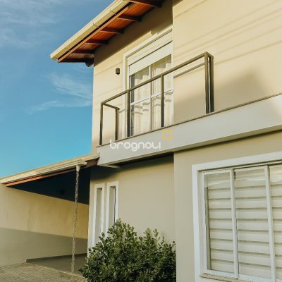 Casa com 155m², 3 quartos (sendo 1 suíte), 2 garagens, no bairro Rio Tavares em Florianópolis