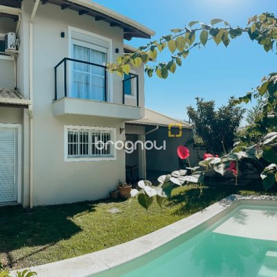 Casa com 155m², 3 quartos (sendo 1 suíte), 2 garagens, no bairro Rio Tavares em Florianópolis