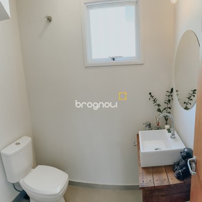 Casa com 155m², 3 quartos (sendo 1 suíte), 2 garagens, no bairro Rio Tavares em Florianópolis