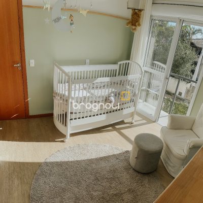 Casa com 155m², 3 quartos (sendo 1 suíte), 2 garagens, no bairro Rio Tavares em Florianópolis