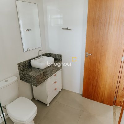 Casa com 155m², 3 quartos (sendo 1 suíte), 2 garagens, no bairro Rio Tavares em Florianópolis