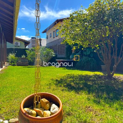 Casa com 170m², 3 quartos (sendo 2 suítes), 3 garagens, no bairro Rio Tavares em Florianópolis
