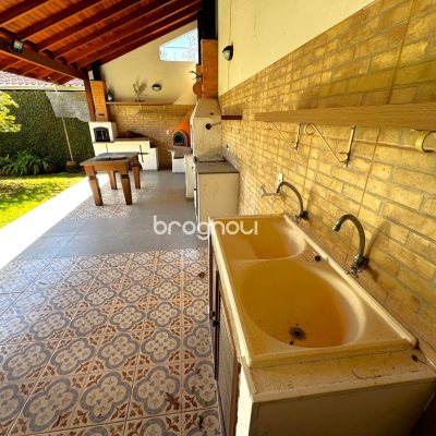 Casa com 170m², 3 quartos (sendo 2 suítes), 3 garagens, no bairro Rio Tavares em Florianópolis