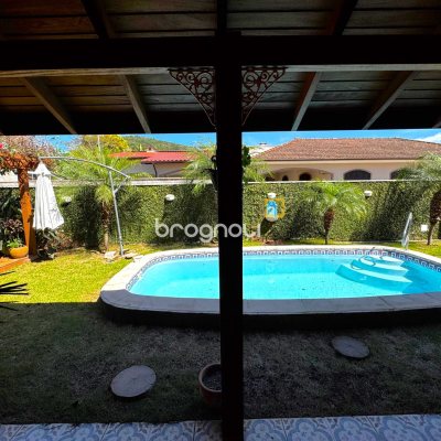 Casa com 170m², 3 quartos (sendo 2 suítes), 3 garagens, no bairro Rio Tavares em Florianópolis