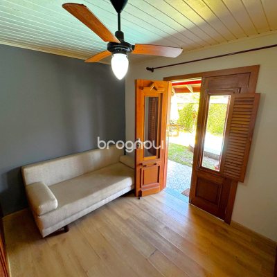Casa com 170m², 3 quartos (sendo 2 suítes), 3 garagens, no bairro Rio Tavares em Florianópolis