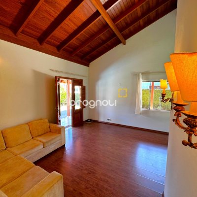 Casa com 170m², 3 quartos (sendo 2 suítes), 3 garagens, no bairro Rio Tavares em Florianópolis