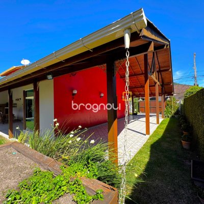 Casa com 170m², 3 quartos (sendo 2 suítes), 3 garagens, no bairro Rio Tavares em Florianópolis