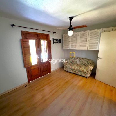 Casa com 170m², 3 quartos (sendo 2 suítes), 3 garagens, no bairro Rio Tavares em Florianópolis