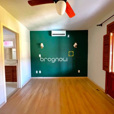 Casa com 170m², 3 quartos (sendo 2 suítes), 3 garagens, no bairro Rio Tavares em Florianópolis