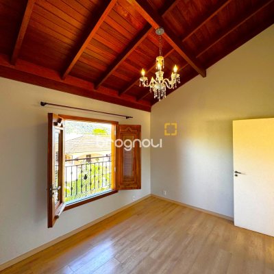 Casa com 170m², 3 quartos (sendo 2 suítes), 3 garagens, no bairro Rio Tavares em Florianópolis