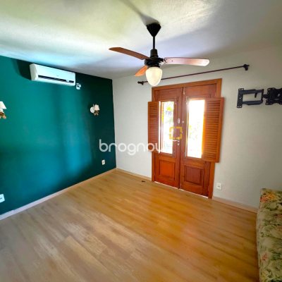 Casa com 170m², 3 quartos (sendo 2 suítes), 3 garagens, no bairro Rio Tavares em Florianópolis