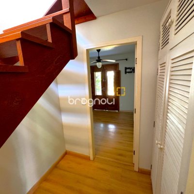 Casa com 170m², 3 quartos (sendo 2 suítes), 3 garagens, no bairro Rio Tavares em Florianópolis