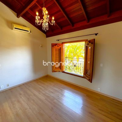 Casa com 170m², 3 quartos (sendo 2 suítes), 3 garagens, no bairro Rio Tavares em Florianópolis