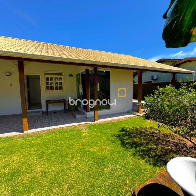 Casa com 170m², 3 quartos (sendo 2 suítes), 3 garagens, no bairro Rio Tavares em Florianópolis