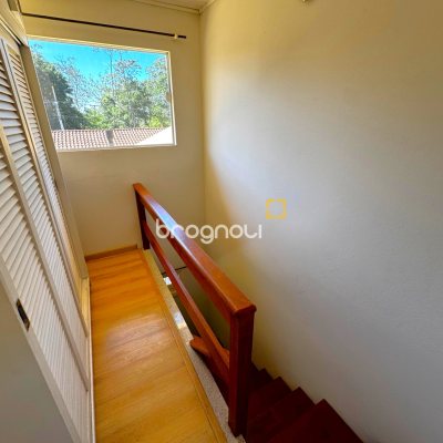 Casa com 170m², 3 quartos (sendo 2 suítes), 3 garagens, no bairro Rio Tavares em Florianópolis