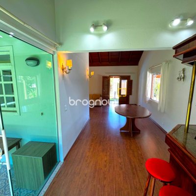 Casa com 170m², 3 quartos (sendo 2 suítes), 3 garagens, no bairro Rio Tavares em Florianópolis