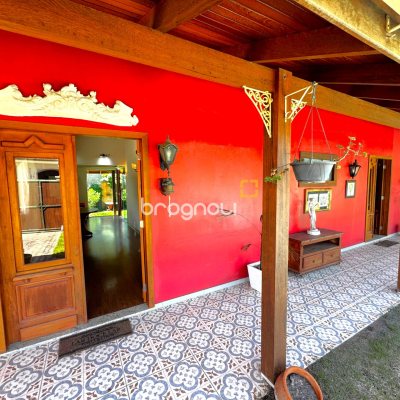 Casa com 170m², 3 quartos (sendo 2 suítes), 3 garagens, no bairro Rio Tavares em Florianópolis