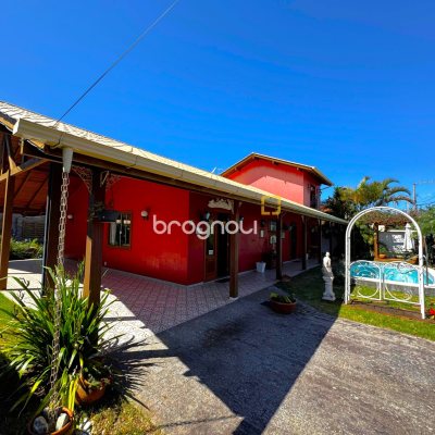 Casa com 170m², 3 quartos (sendo 2 suítes), 3 garagens, no bairro Rio Tavares em Florianópolis